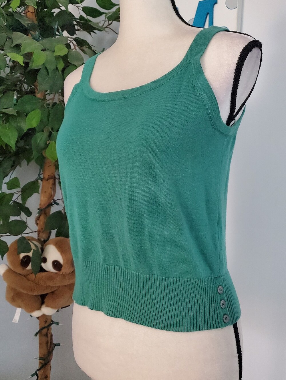 CASUAL CORNER ANNEX Vintage Button Detail Sweater Tank SP